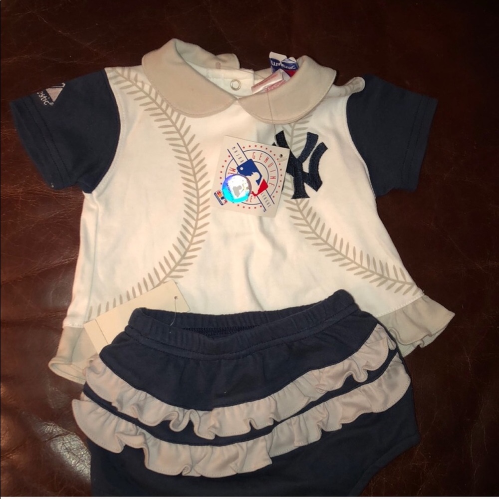NWT 6-9 month T-shirt and Bloomer set.